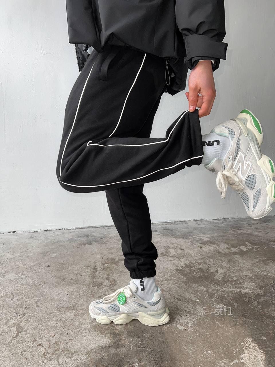 Men's Oversized Jogger Sweatpants: Black & White Side Stripe