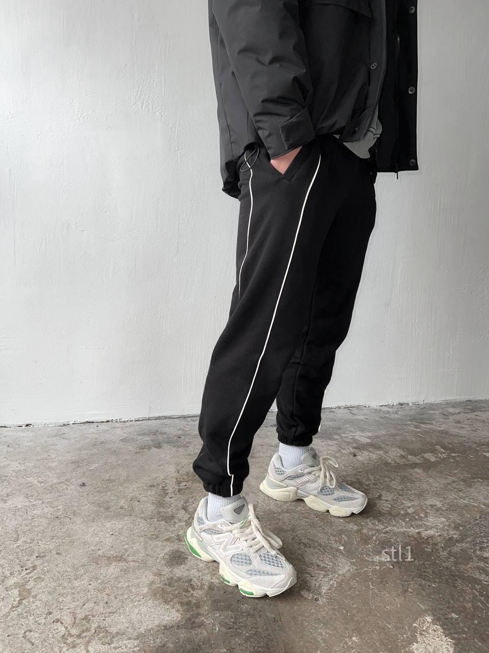 Men's Oversized Jogger Sweatpants: Black & White Side Stripe