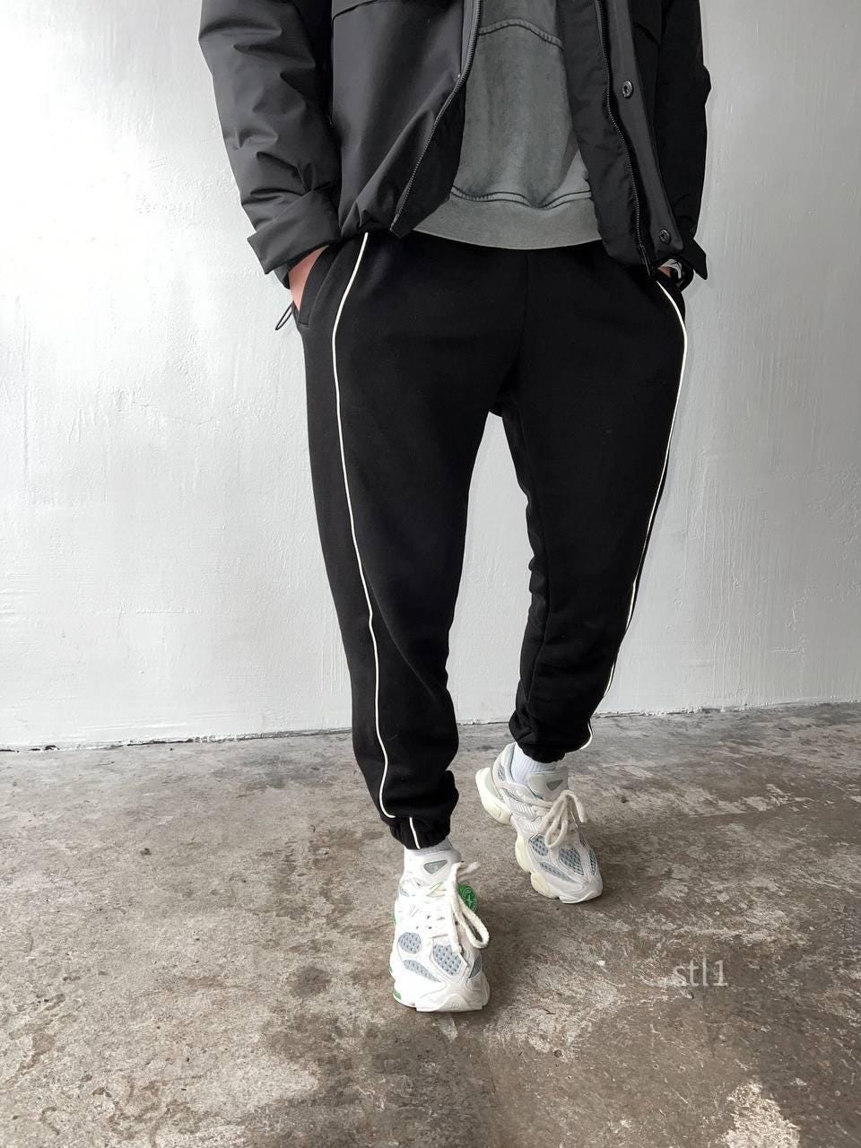 Men's Oversized Jogger Sweatpants: Black & White Side Stripe