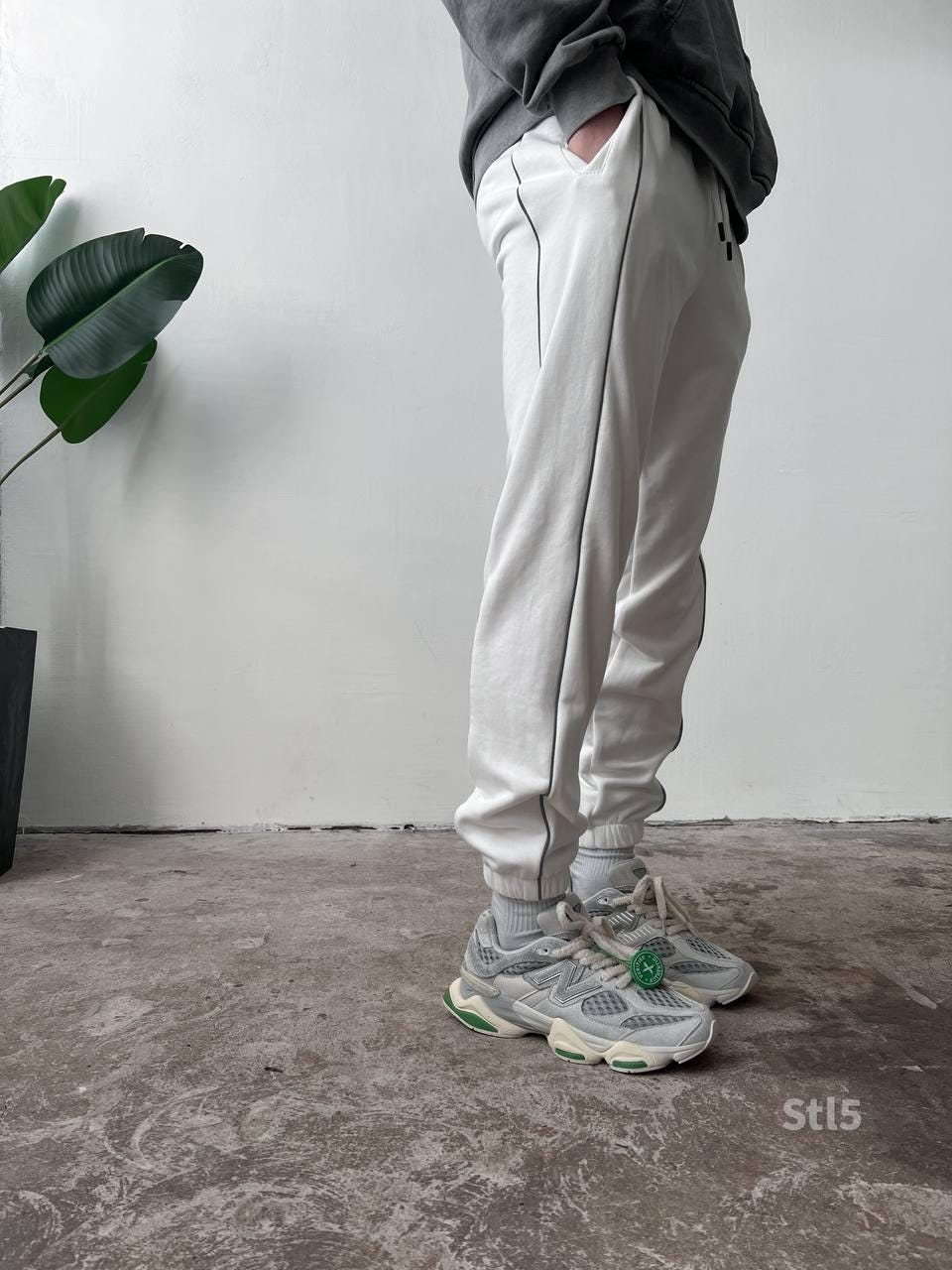 Men's Oversized Jogger Sweatpants: Black &amp; White Side Stripe